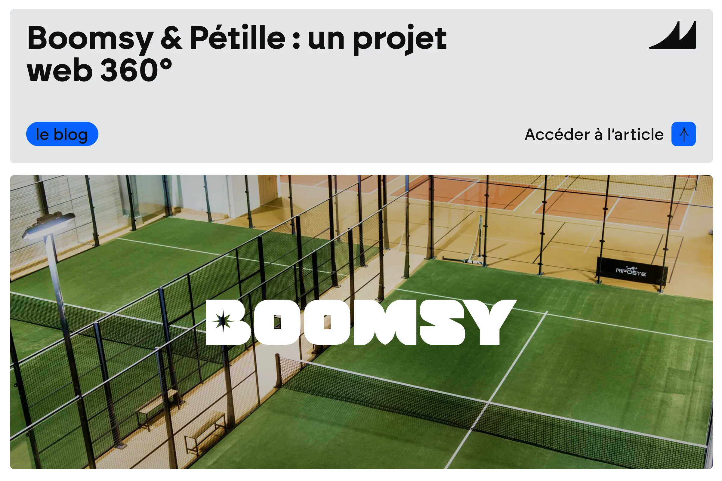 Terrains de padel du complexe Boomsy à Saint-Malo vus d'en haut avec le logo Boomsy, et le titre de l'article Boomsy & Pétille : un projet web 360°